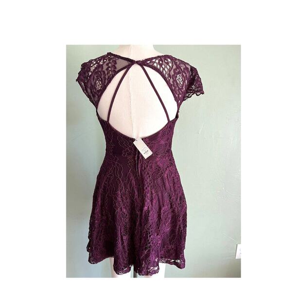 Francesca’s Beautiful Womens Deep Purple Lace Dress With Zipper Closure NWT XS - Picture 3 of 8